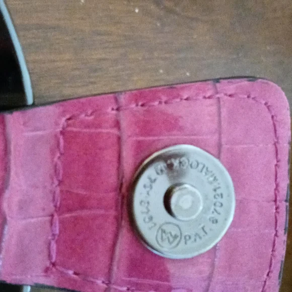 Guess pink faux patent leather purse - Picture 6 of 6